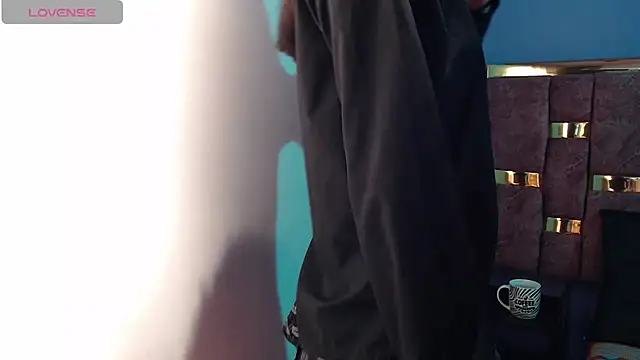 Snapshot of ling_ling24 chatting on March 4, 11:32 pm ling ling24 online show from March 4, 11:32 pm