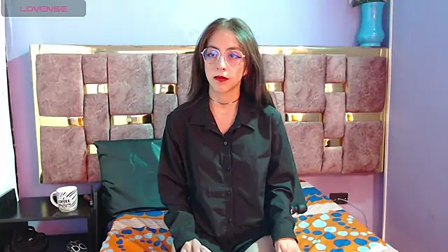 Snapshot of ling_ling24 chatting on March 5, 2:36 am ling ling24 online show from March 5, 2:36 am