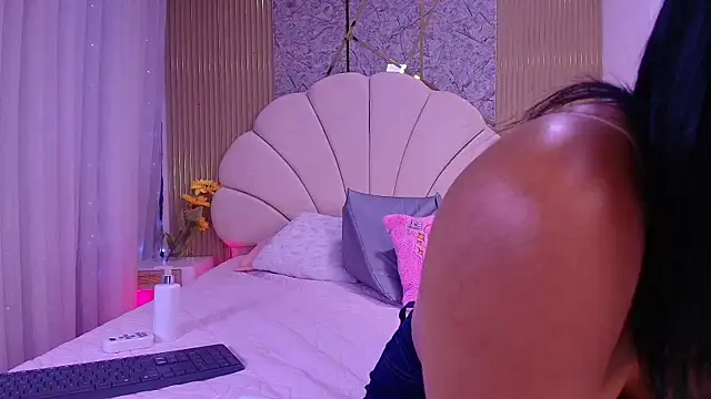 Snapshot of nata_luna chatting on May 23, 7:18 pm nata luna online show from May 23, 7:18 pm