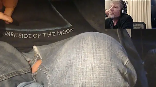 Snapshot of BrisonChase chatting on December 3, 4:28 pm BrisonChase online show from December 3, 4:28 pm