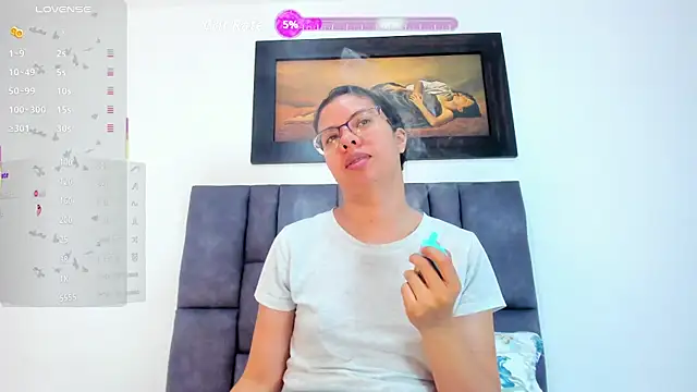 Snapshot of Vahiolet_smith chatting on May 28, 3:15 am Vahiolet smith online show from May 28, 3:15 am
