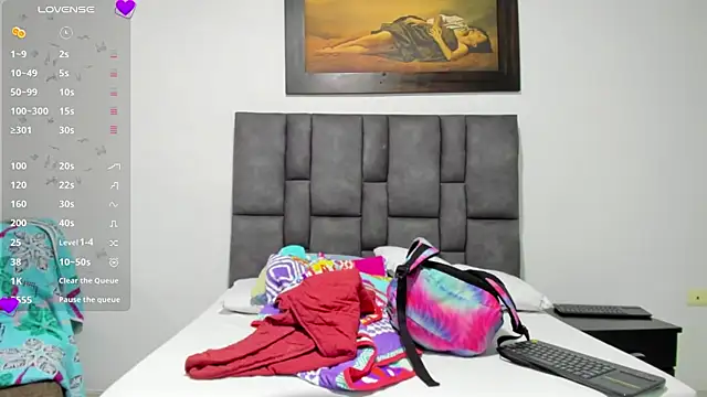 Snapshot of Vahiolet_smith chatting on July 22, 12:30 pm Vahiolet smith online show from July 22, 12:30 pm