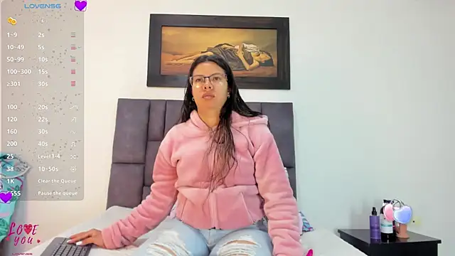 Snapshot of Vahiolet_smith chatting on August 5, 10:40 am Vahiolet smith online show from August 5, 10:40 am