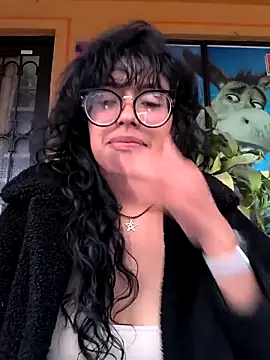 Snapshot of Fun_Everywhere chatting on February 13, 10:43 pm Fun Everywhere online show from February 13, 10:43 pm