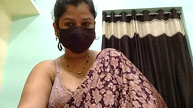 Snapshot of payal_sharma1 chatting on April 9, 6:24 pm payal sharma1 online show from April 9, 6:24 pm