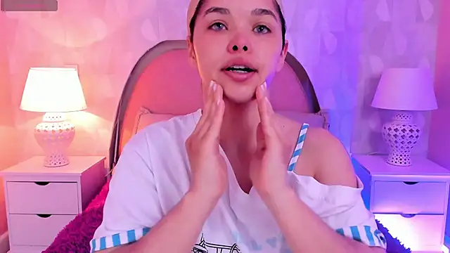 Snapshot of angeline_teen chatting on May 19, 12:11 pm angeline teen online show from May 19, 12:11 pm