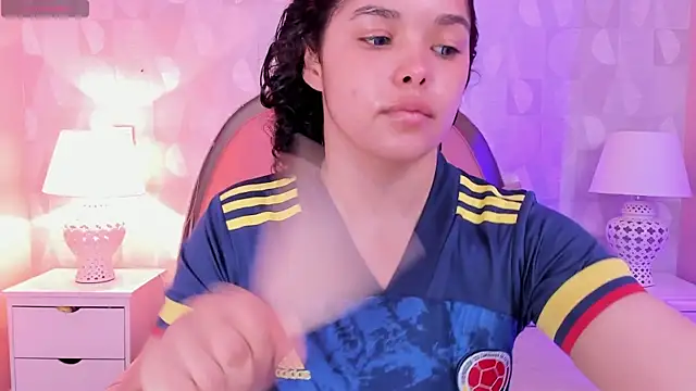 Snapshot of angeline_teen chatting on June 17, 12:18 pm angeline teen online show from June 17, 12:18 pm