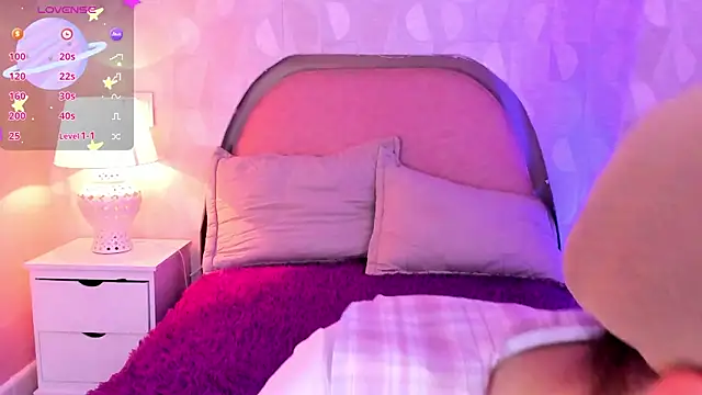 Snapshot of angeline_teen chatting on July 3, 12:22 pm angeline teen online show from July 3, 12:22 pm