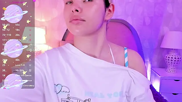 Snapshot of angeline_teen chatting on July 15, 12:32 pm angeline teen online show from July 15, 12:32 pm