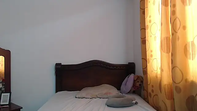 StormiHills online show from November 14, 3:44 pm