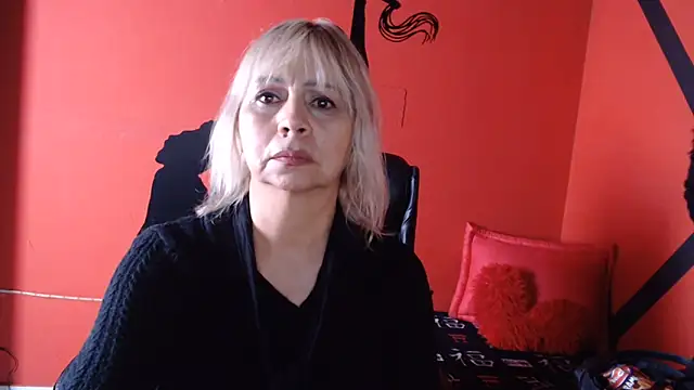 Snapshot of KLOE_PIELL chatting on June 19, 8:34 pm KLOE PIELL online show from June 19, 8:34 pm