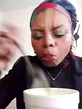 Snapshot of Lizeth_rey1 chatting on December 26, 7:27 pm Lizeth rey1 online show from December 26, 7:27 pm