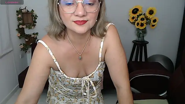 Snapshot of Ghada_milf chatting on May 3, 11:33 pm Ghada milf online show from May 3, 11:33 pm
