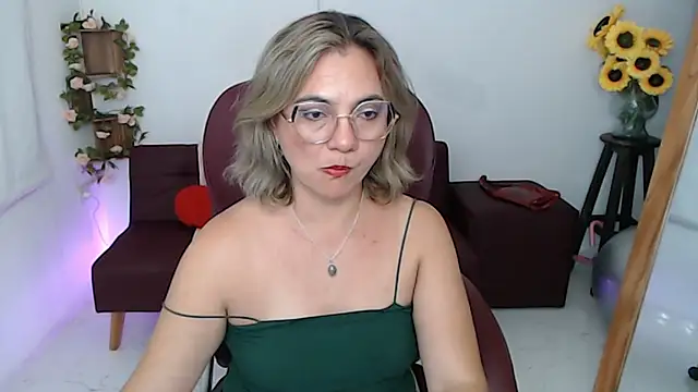 Snapshot of Ghada_milf chatting on May 25, 11:00 pm Ghada milf online show from May 25, 11:00 pm