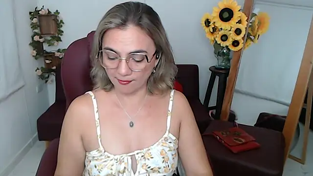 Snapshot of Ghada_milf chatting on May 31, 11:06 pm Ghada milf online show from May 31, 11:06 pm