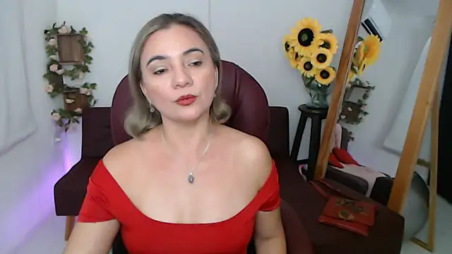 Snapshot of Ghada_milf chatting on June 3, 11:43 pm Ghada milf online show from June 3, 11:43 pm