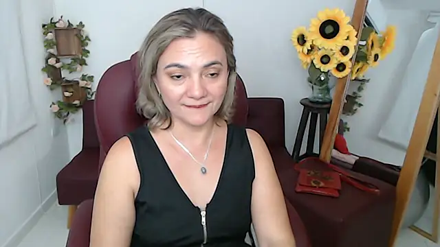 Snapshot of Ghada_milf chatting on June 4, 10:16 pm Ghada milf online show from June 4, 10:16 pm