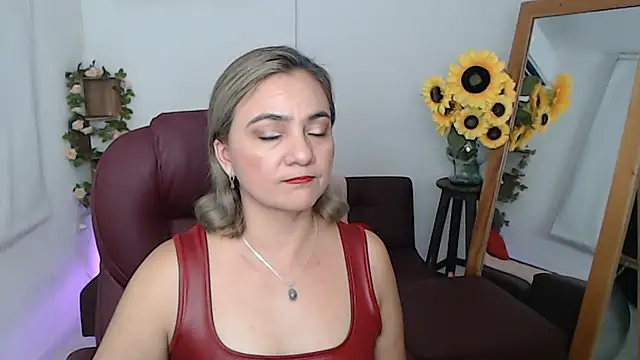 Snapshot of Ghada_milf chatting on June 5, 11:21 pm Ghada milf online show from June 5, 11:21 pm
