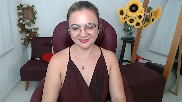 Snapshot of Ghada_milf chatting on June 8, 1:28 am Ghada milf online show from June 8, 1:28 am