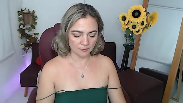 Snapshot of Ghada_milf chatting on June 8, 9:26 pm Ghada milf online show from June 8, 9:26 pm
