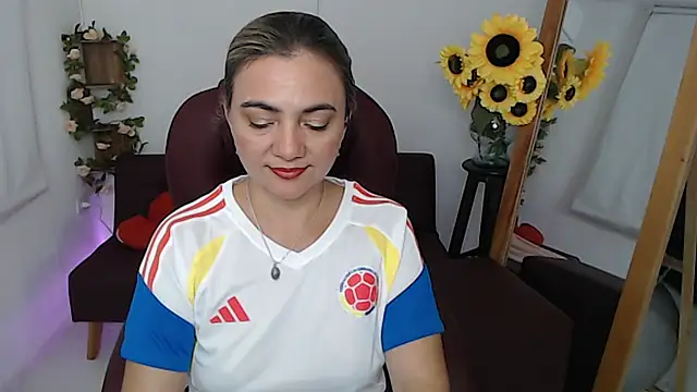 Snapshot of Ghada_milf chatting on June 17, 10:43 pm Ghada milf online show from June 17, 10:43 pm