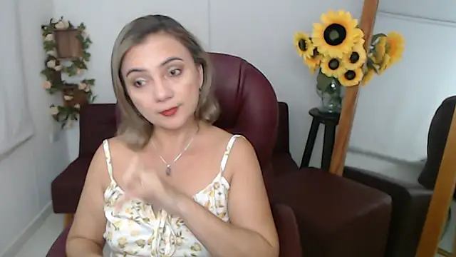 Snapshot of Ghada_milf chatting on June 22, 11:02 pm Ghada milf online show from June 22, 11:02 pm