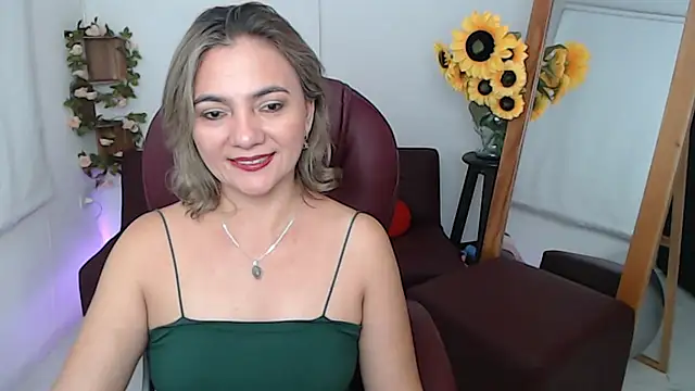 Snapshot of Ghada_milf chatting on June 23, 10:41 pm Ghada milf online show from June 23, 10:41 pm