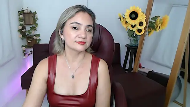 Snapshot of Ghada_milf chatting on July 16, 11:00 pm Ghada milf online show from July 16, 11:00 pm