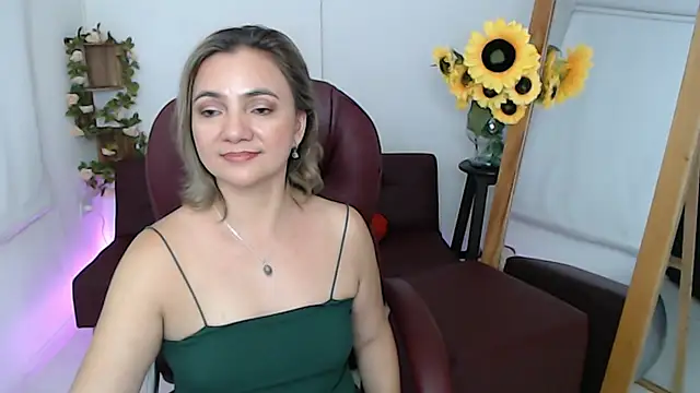 Snapshot of Ghada_milf chatting on July 20, 11:40 pm Ghada milf online show from July 20, 11:40 pm