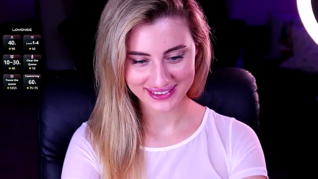 Snapshot of Naughty-Kitty1 chatting on November 6, 10:43 pm Naughty-Kitty1 online show from November 6, 10:43 pm