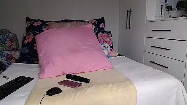 Snapshot of Amberbela chatting on November 5, 6:57 am Amberbela online show from November 5, 6:57 am