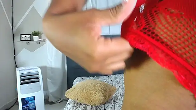 Hillary queen online show from March 6, 3:02 pm