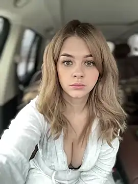 Love Bri online show from February 28, 5:48 am