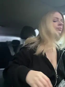 Love Bri online show from December 17, 10:21 am