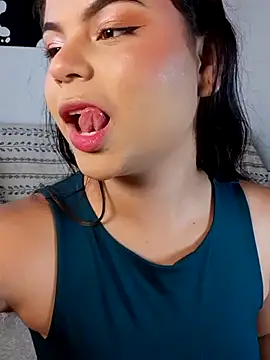 Cleo hills online show from March 21, 1:12 pm