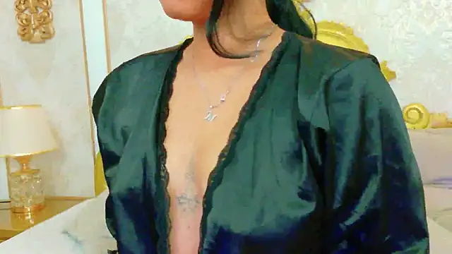 Snapshot of BellahColucci chatting on June 13, 12:47 pm BellahColucci online show from June 13, 12:47 pm
