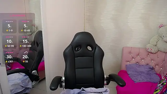 lauraguzman online show from September 10, 3:17 am