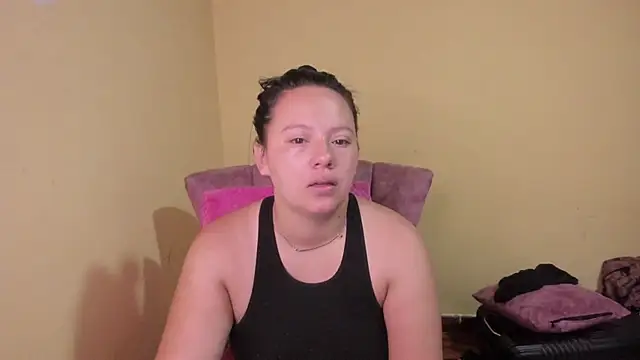 Snapshot of lauraguzman chatting on June 11, 3:59 am lauraguzman online show from June 11, 3:59 am