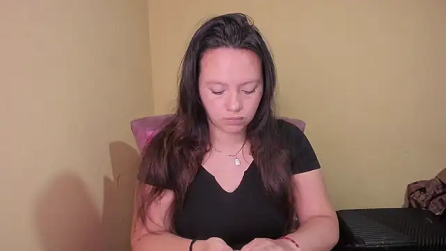 Snapshot of lauraguzman chatting on June 17, 3:09 am lauraguzman online show from June 17, 3:09 am