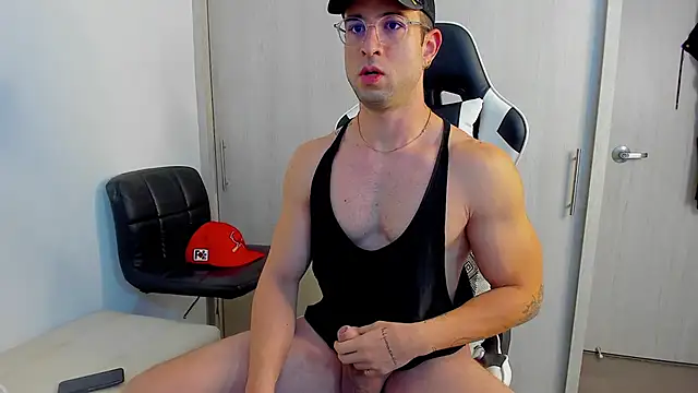 dafboy1 online show from November 16, 12:44 pm