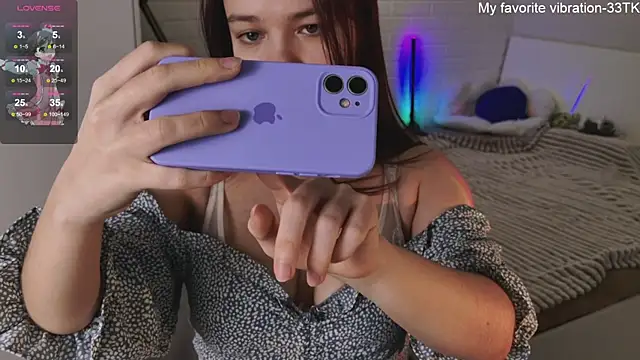 ValBae online show from January 31, 4:27 pm