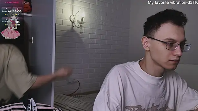 ValBae online show from February 5, 9:25 am