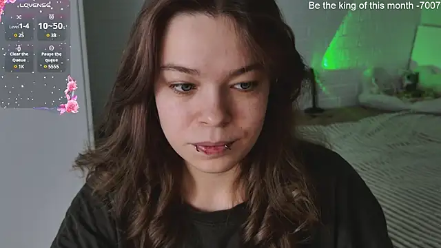 ValBae online show from March 22, 11:53 am