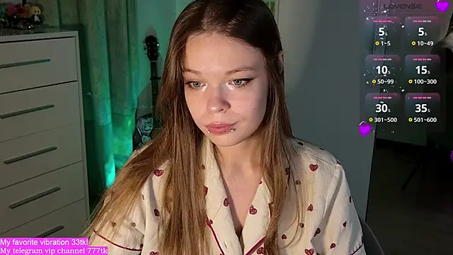 ValBae online show from September 15, 7:25 pm