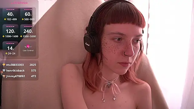 Snapshot of juliapie chatting on December 2, 7:36 am juliapie online show from December 2, 7:36 am