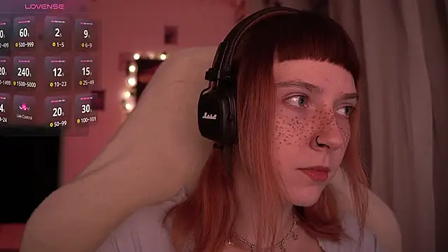 Snapshot of juliapie chatting on December 3, 2:14 am juliapie online show from December 3, 2:14 am