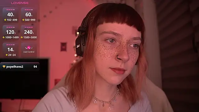 Snapshot of juliapie chatting on December 11, 1:26 am juliapie online show from December 11, 1:26 am