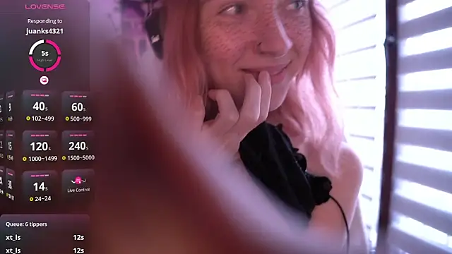 Snapshot of juliapie chatting on December 18, 7:58 am juliapie online show from December 18, 7:58 am