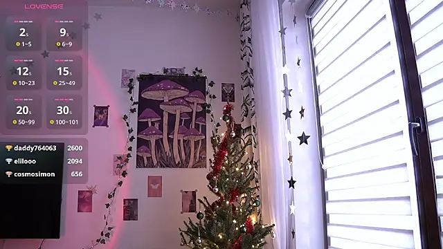 Snapshot of juliapie chatting on December 25, 10:39 am juliapie online show from December 25, 10:39 am