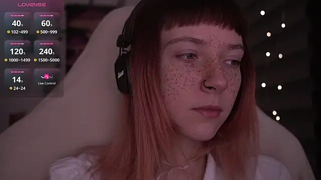 Snapshot of juliapie chatting on February 12, 5:37 am juliapie online show from February 12, 5:37 am